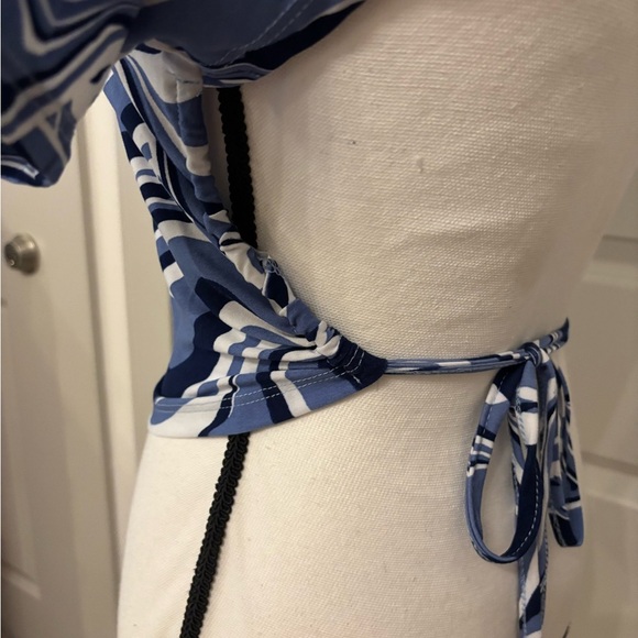 NWT blue swirl open back crop top blouse size L - Picture 7 of 12